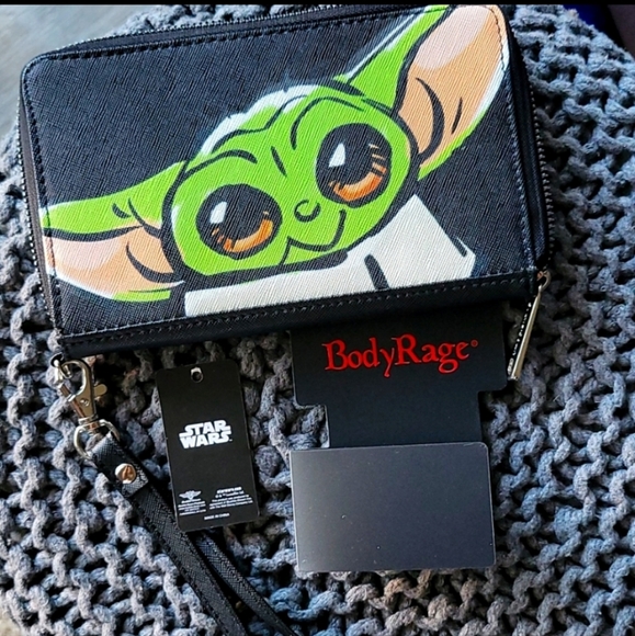The Mandalorian Baby Yoda Zip Around Wallet - Picture 2 of 6
